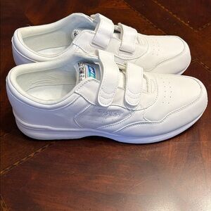 PROPET MEN’s LIFE WALKER STRAP WHITE SNEAKERS Size 10 1/2. LIKE NEW-worn once.
